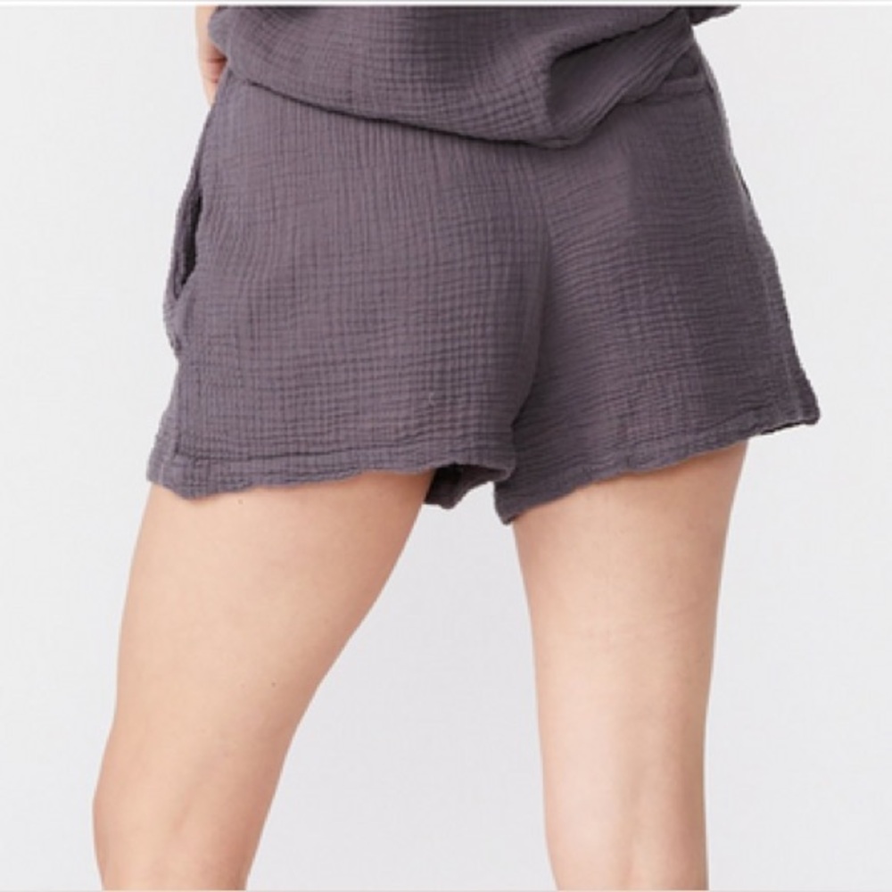 Monrow NWT Flowy Shorts in Vintage Black - Picture 3 of 5